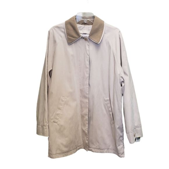 SOLD London Fog Tan Raincoat,  Size LR - Picture 5 of 12